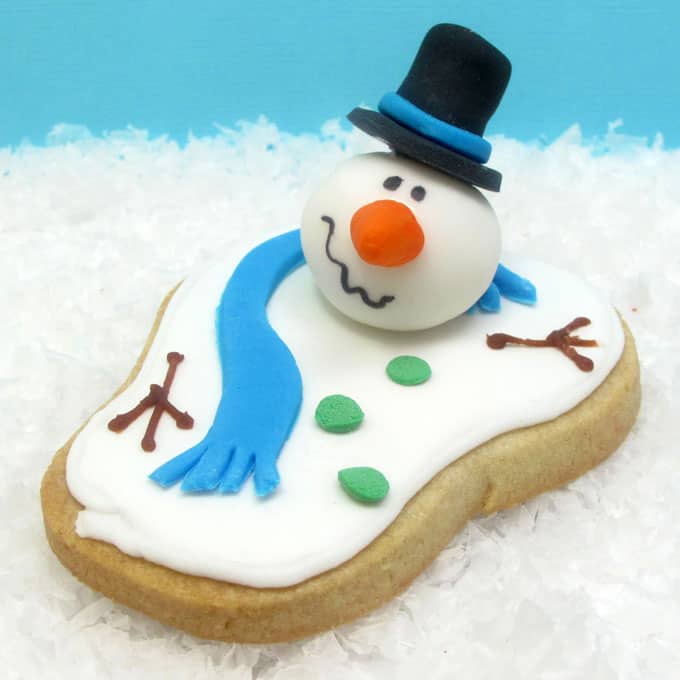 the ORIGINAL melting snowman cookie - the very first version of the now-traditional Christmas cookie created by TheDecoratedCookie.com #meltedsnowmancookies 