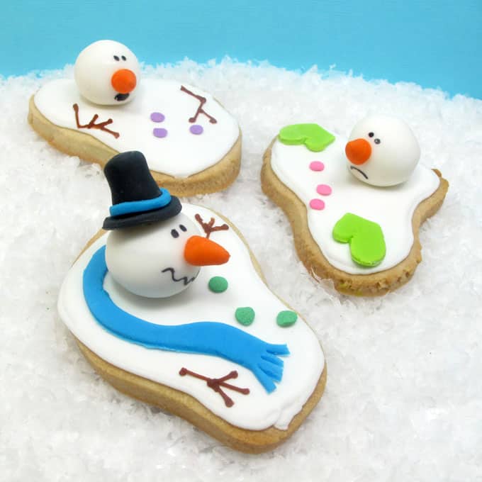 the ORIGINAL melting snowman cookie - the very first version of the now-traditional Christmas cookie created by TheDecoratedCookie.com #meltedsnowmancookies 