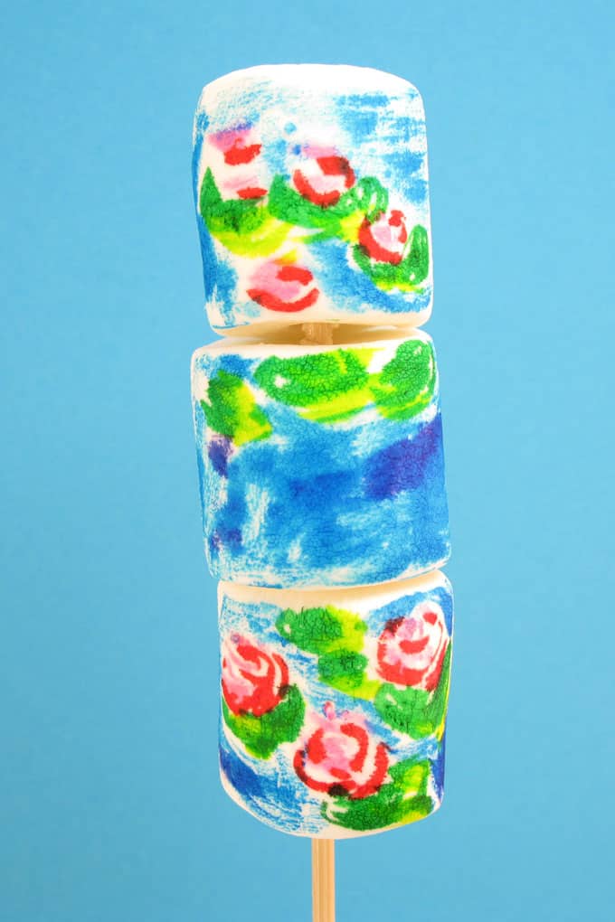 Monet on marshmallows! How to create marshmallow art with marshmallows and food coloring pens. #MarshmallowART