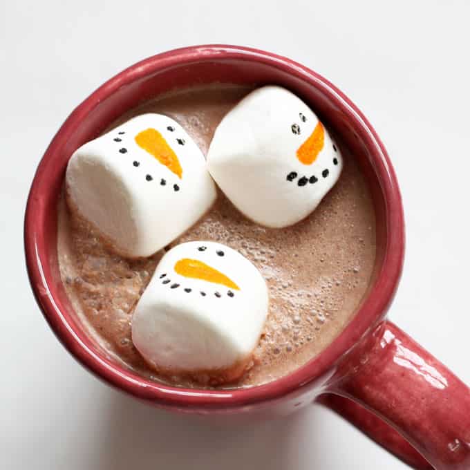snowman marshmallows in hot cocoa 