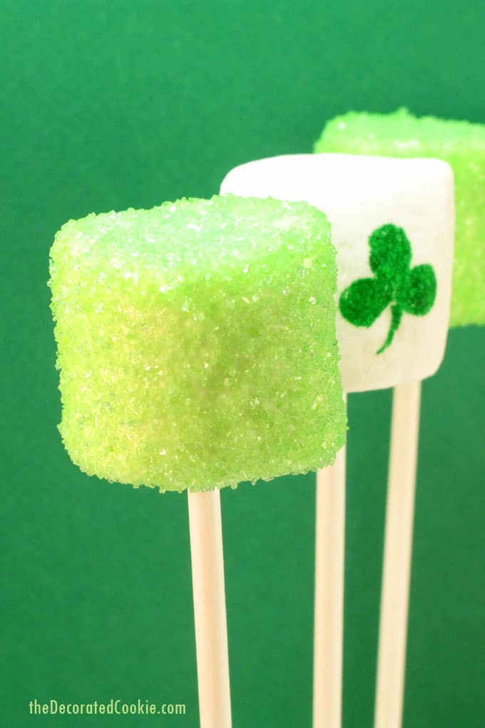 Fun food idea for St. Patrick's Day: St. Patrick's Day marshmallows with sprinkles and food coloring pens - by TheDecoratedCookie.com -- #StPatricksDay #StPatricksDayParty #StPatricksDayFoodIdeas #marshmallows #GreenFood 