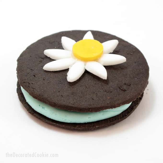 vegan sandwich cookies: Chocolate wafers, icing, and daisy flower fondant toppers. #SandwichCookies #ChocolateWafers #SpringDesserts #Daisy #Fondant #VeganCookies 