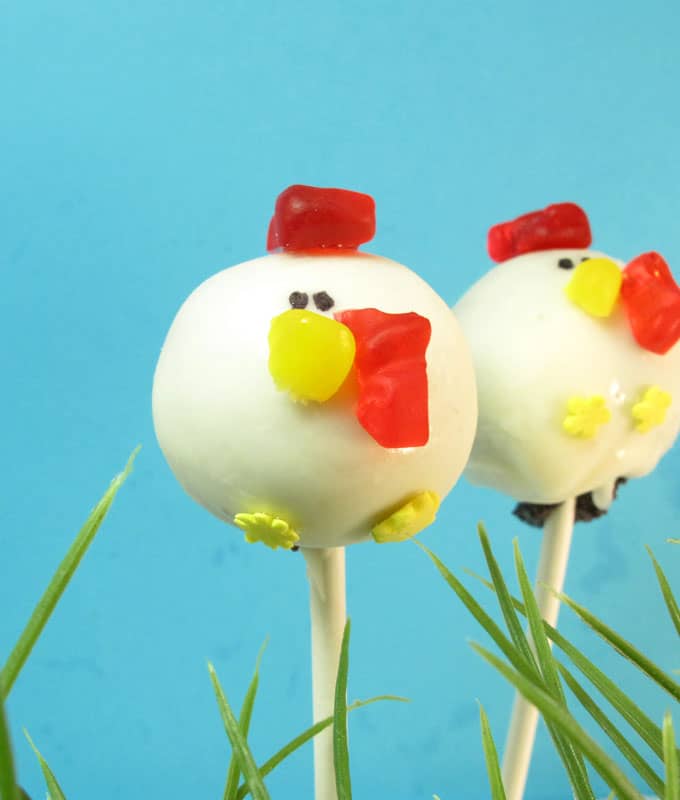 Hen cake pops -- how to make chicken or hen cake pops, a perfect addition to a farm themed birthday party. 