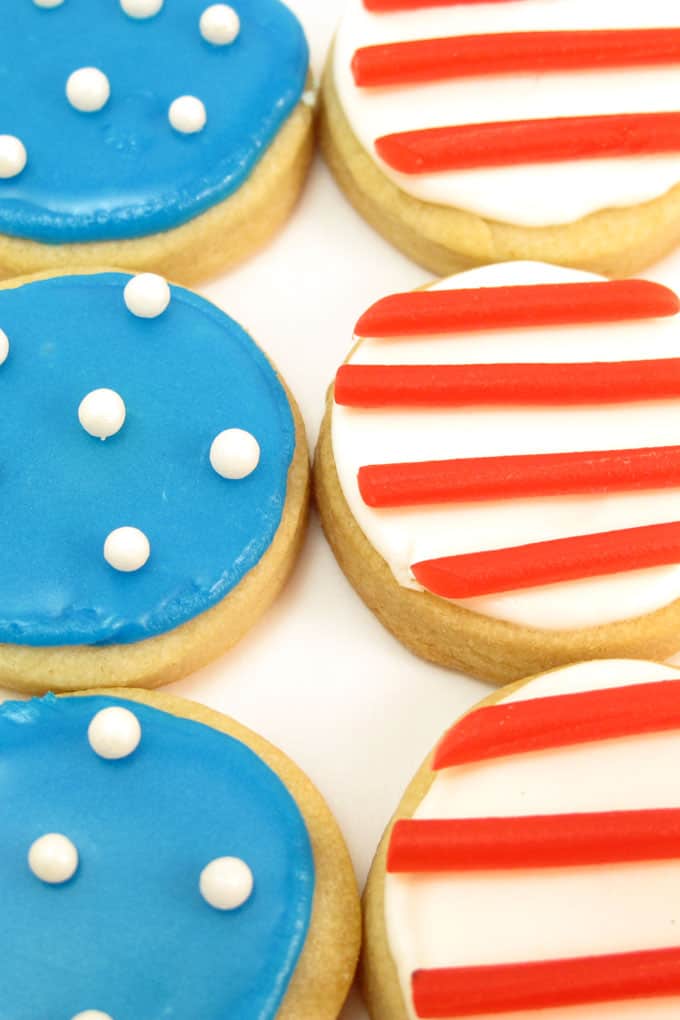 Stars and stripes cookies -- How to decorate bite-size 4th of July cookies with sprinkles and store-bought candy.  #4thofJuly #DecoratedCookies #4thOfJulyCookies #StarsandStripes #AmericanFlag 