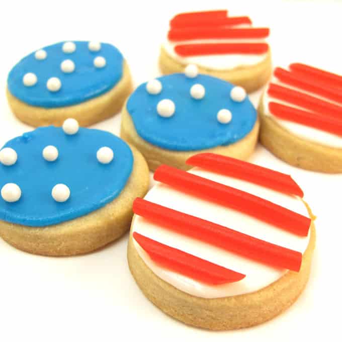 Stars and stripes cookies -- How to decorate bite-size 4th of July cookies with sprinkles and store-bought candy. #4thofJuly #DecoratedCookies #4thOfJulyCookies #StarsandStripes #AmericanFlag