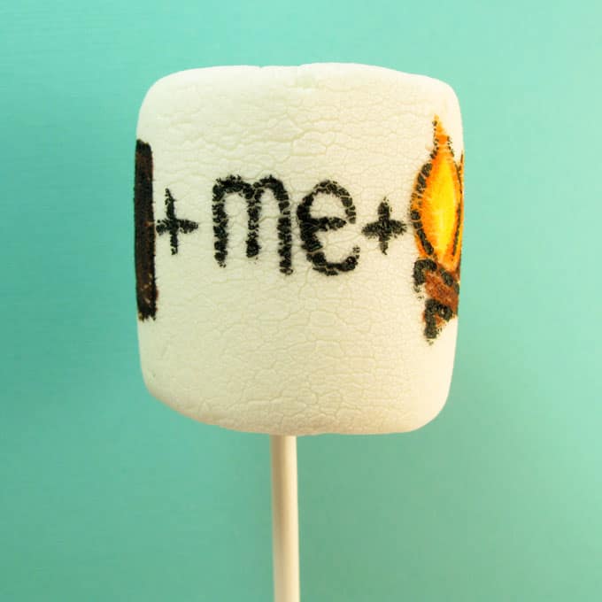 s'mores marshmallow art: how to draw "s'mores" on marshmallows with food coloring pens for a fun summer treat idea #smores #marshmallows #summer 