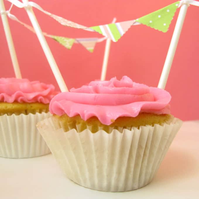 cupcake bunting: Dress up your birthday cupcakes with paper bunting. 