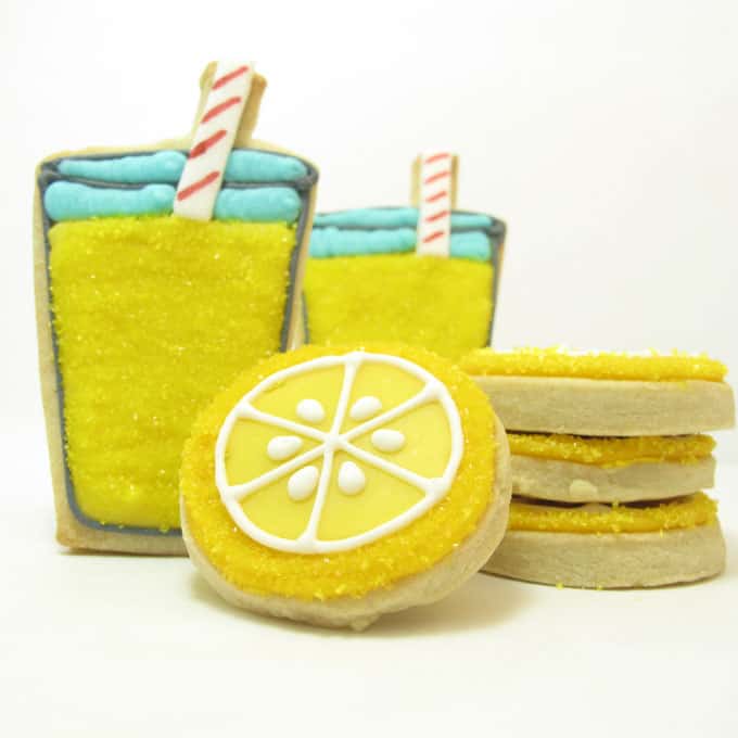 Lemonade Cookies: how to decorate lemonade cookies, a fun summer treat idea #LemonadeCookies #SummerCookies