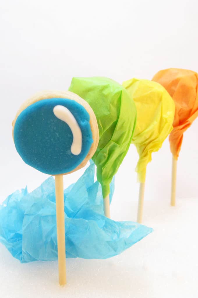Lollipop cookie pops: How to make cute Dum Dum lollipop cookies. #lollipops #Lollipopcookies #cookiePops #DecoratedCookies #DumDumLollipops 
