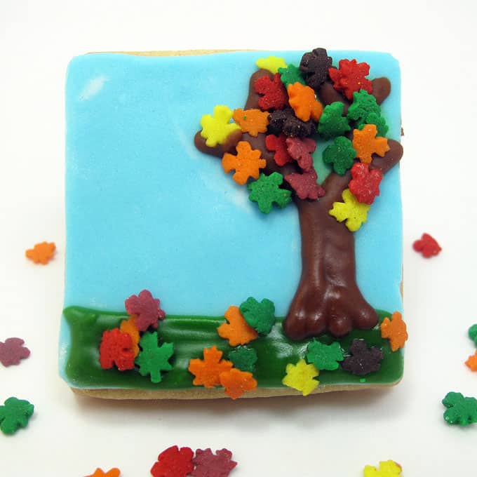 Fall tree cookies: Cute cookies for Fall, use leaf sprinkles, fondant, and royal icing to decorate easy fall tree cookies. #falldesserts #fallcookies #trees #leaves #leafsprinkles #cookiedecorating 