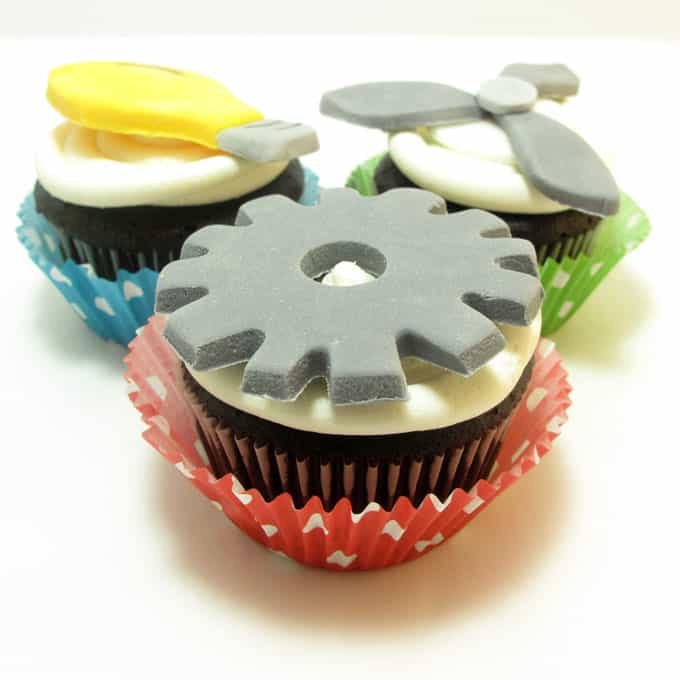 Machine cupcakes: Cupcakes topped with fondant light bulbs, fans, and gears, for a boy's birthday party. #Machines #BoyBirthdayParty #Cupcakes #BirthdayCupcakes #Fondant 
