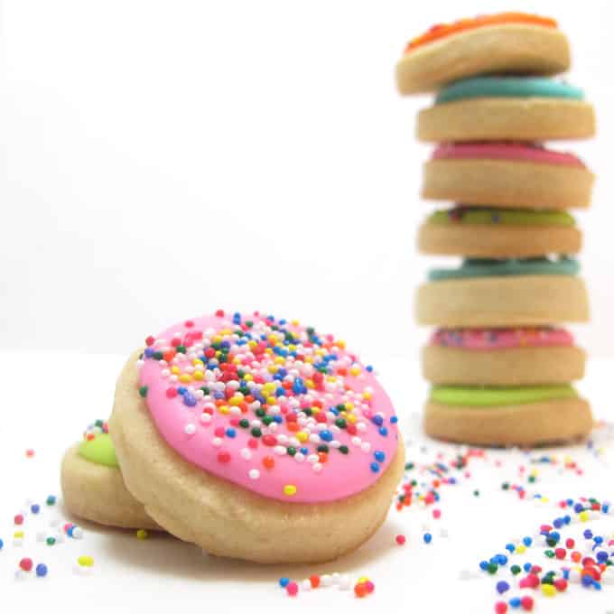 sprinkle birthday cookies -- fun and easy decorated cookies for a birthday #BirthdayCookies #sprinkles 