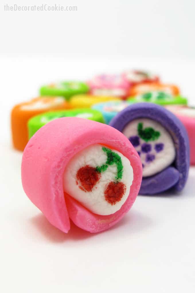 Marshmallow Japanese candy -- mini marshmallows dressed up with fondant and food coloring pens to look like Japanese candy. #JapaneseCandy #marshmallows #fondant