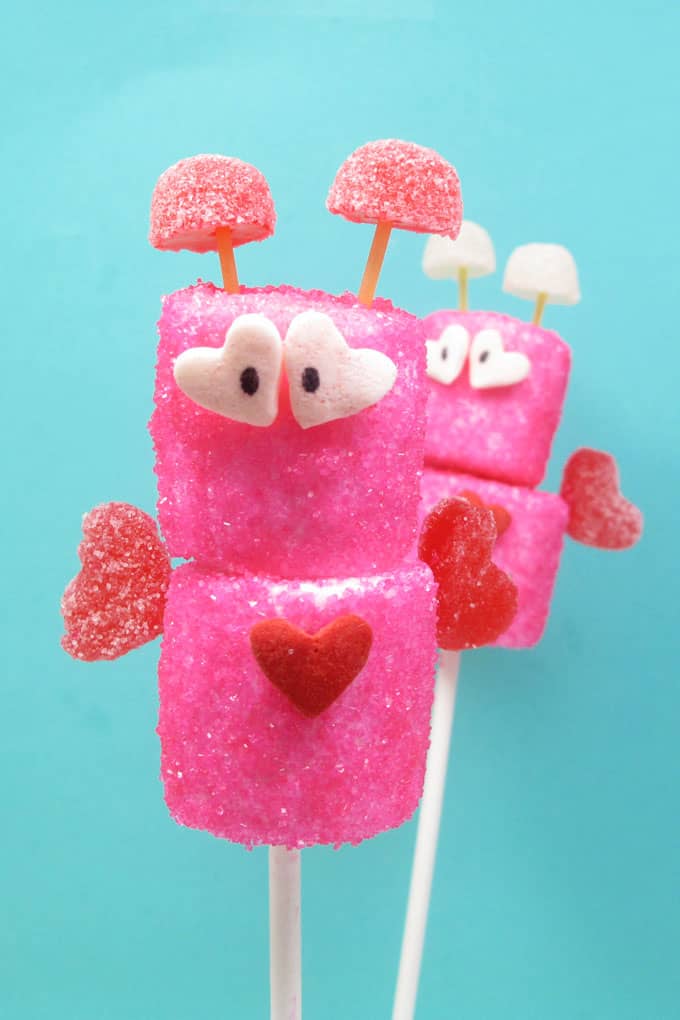  Cute marshmallow love bugs, candy treats for Valentine's Day by the decorated cookie. #lovebugs #ValentinesDay #Treats #marshmallows #Bugs