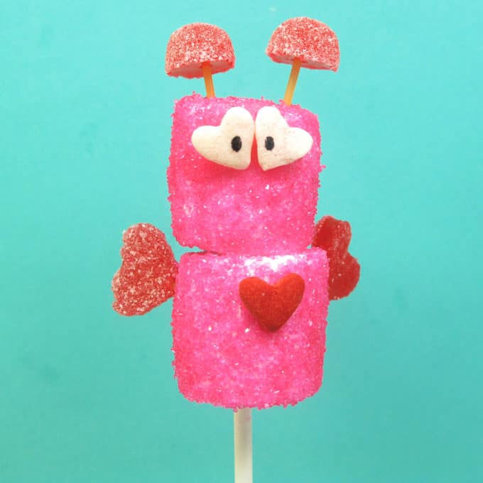  Cute marshmallow love bugs, candy treats for Valentine's Day by the decorated cookie. #lovebugs #ValentinesDay #Treats #marshmallows #Bugs