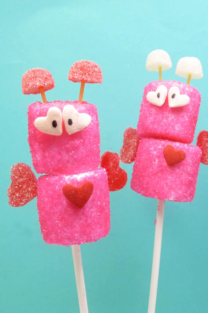  Cute marshmallow love bugs, candy treats for Valentine's Day by the decorated cookie. #lovebugs #ValentinesDay #Treats #marshmallows #Bugs