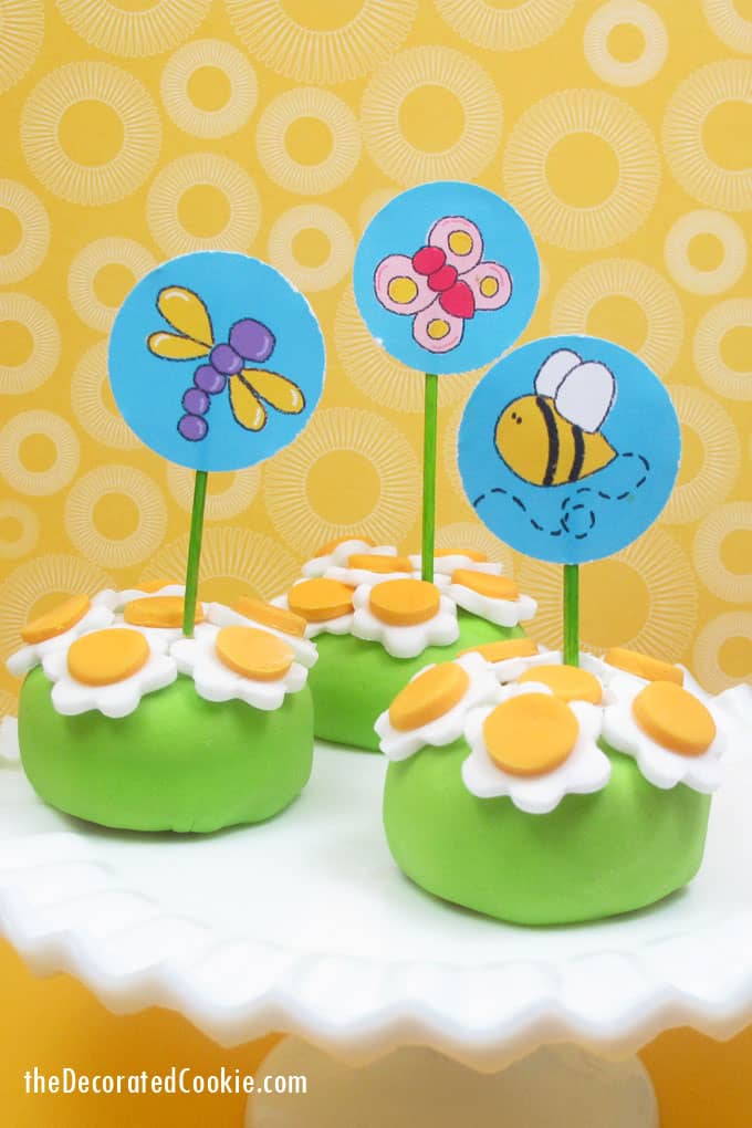 Oreo Cakester daisy petits fours with bee and bug printable 