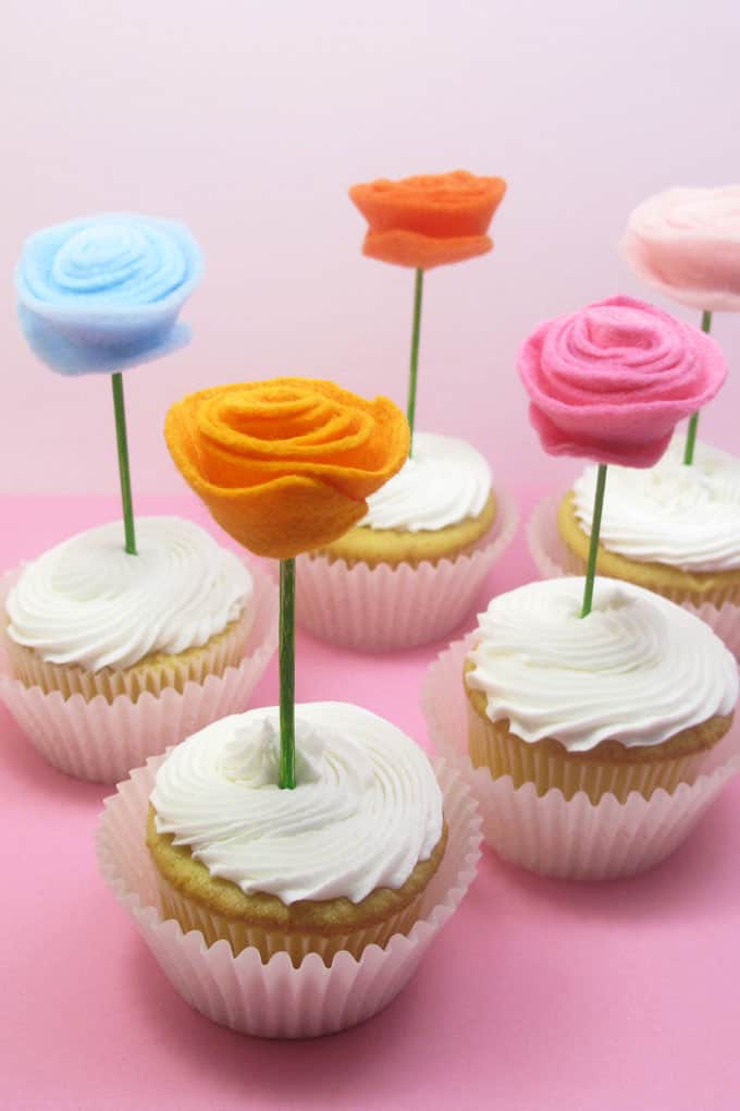 FELT FLOWER CUPCAKE TOPPERS -- fun easy food craft