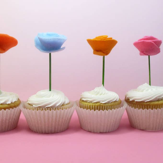 FELT FLOWER CUPCAKE TOPPERS -- fun easy food craft