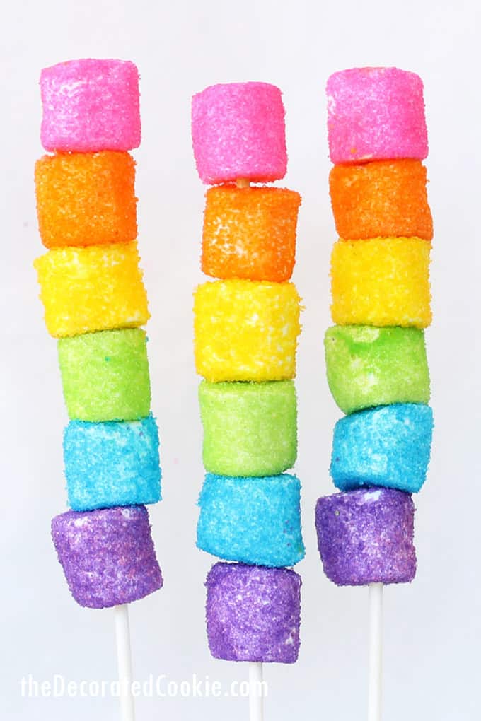 How to make rainbow marshmallow kabobs, sprinkle-coated marshmallows stacked on lollipop sticks #UnicornFood #RainbowParty #Rainbowfood #Marshmallows 