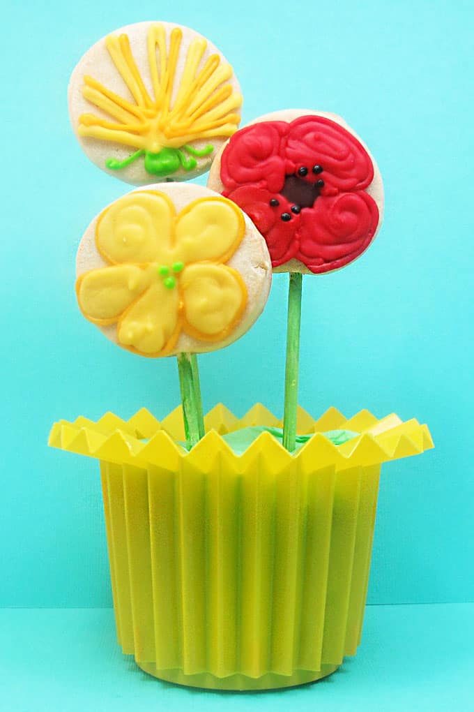 how to decorate wildflower cookies -- #wildflowers #cookiedecorating 
