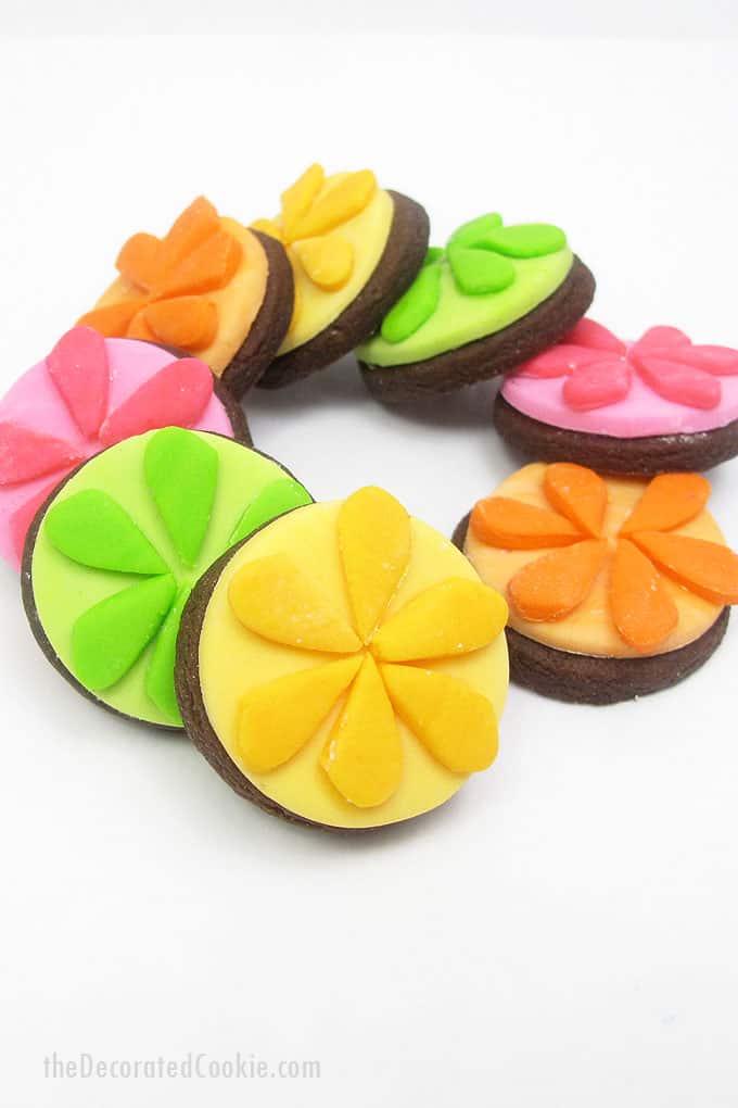 IZZE cookies: How to make colorful IZZE flower cookies -- the decorated cookie