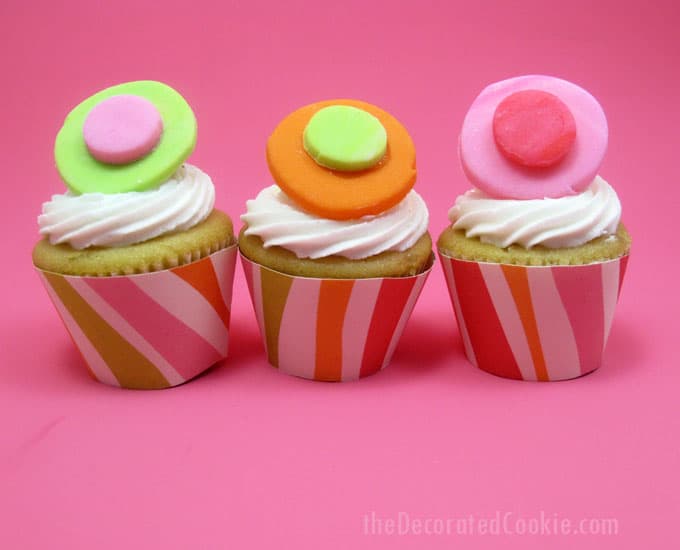 FREE printable for mini cupcake wrapper template -- the decorated cookie