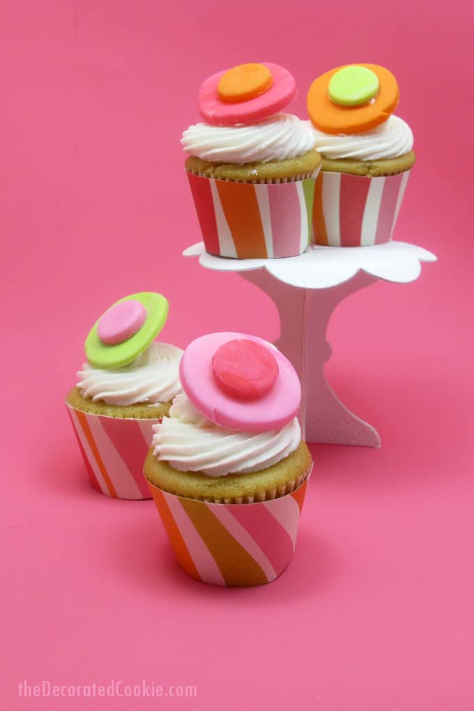 FREE printable for mini cupcake wrapper template -- the decorated cookie