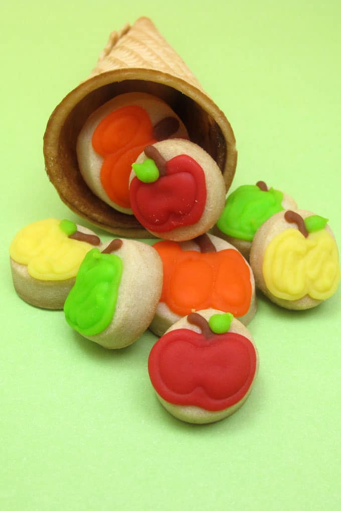 cornucopia cookies for Thanksgiving -- decorated cookie idea 