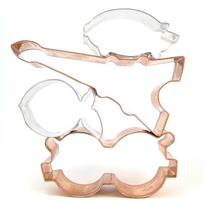 How to build a cookie cutter collection: What cookie cutters to buy, where to find them, and how to take care of them. #cookieCutters 