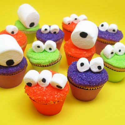 mini monster cupcakes for Halloween 