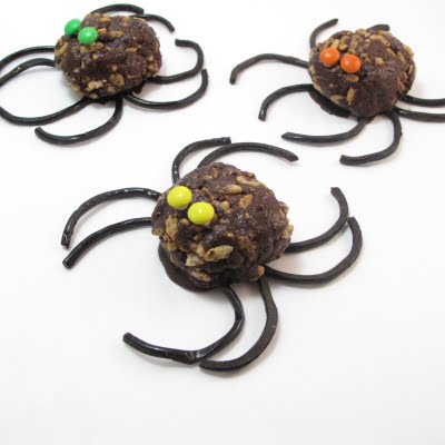 healthy Halloween snack raisin spiders 
