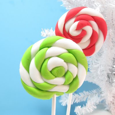 swirly fondant lollipops 