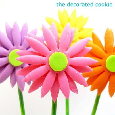 fondant flower cookie pops 