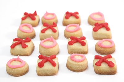 hugs and kisses cookies, bite sized cookies for Valentine's Day #ValentinesDay #Cookies 