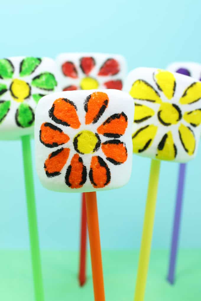 How to make easy rainbow flower marshmallows pops with food writers. An easy rainbow food idea for a unicorn party or rainbow party.  