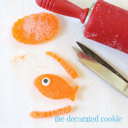 Fish cupcakes and summer cupcake ideas: gumdrop fish and crabs!