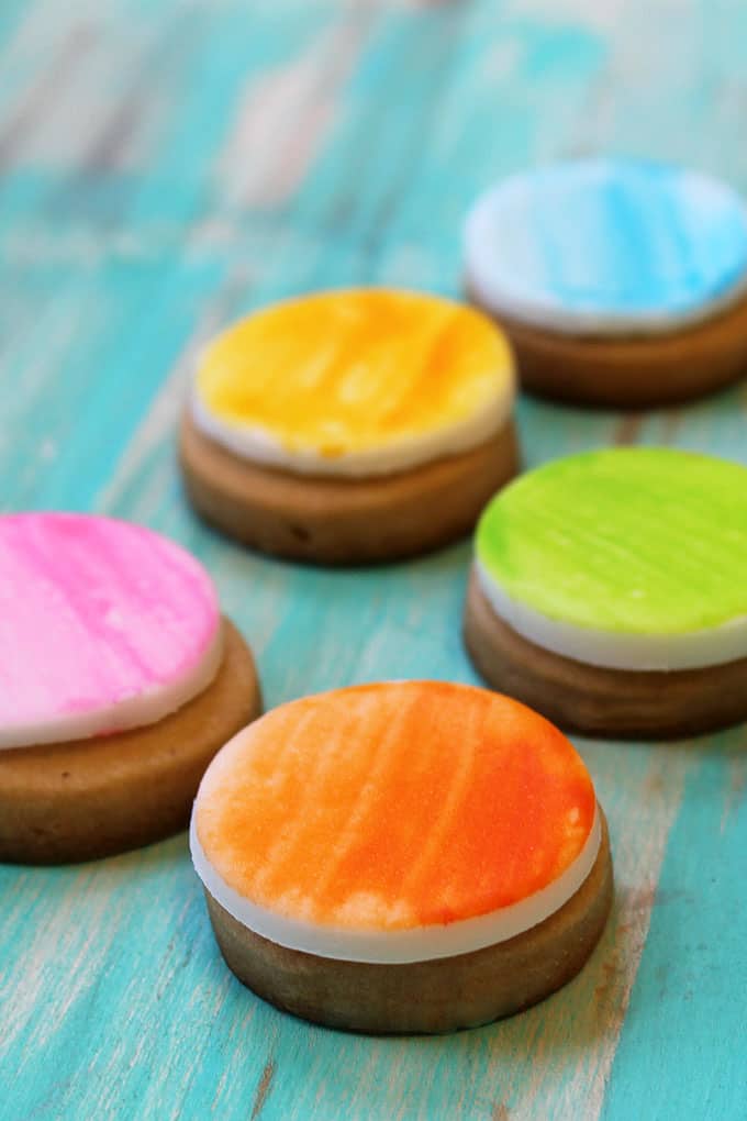 PAINTED WATERCOLOR COOKIES: Use food coloring and water to paint with a watercolor effect on fondant or royal icing to decorate cookies, cupcakes and cakes.