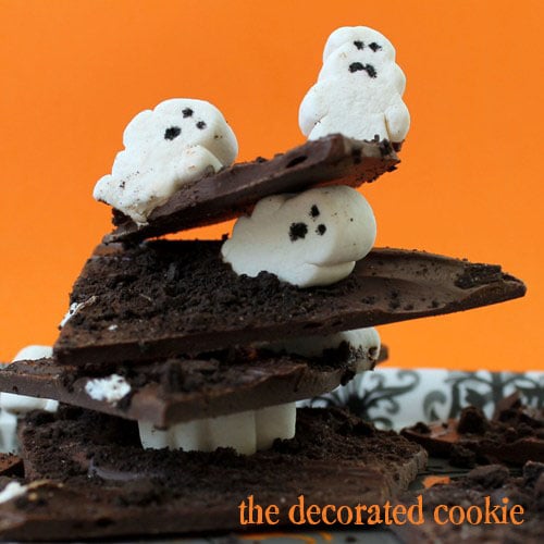 ghost marshmallows Halloween chocolate bark