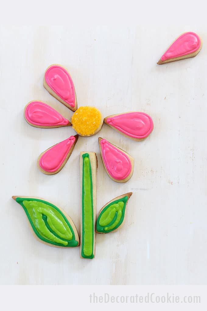 FLOWER PUZZLE COOKIES Assemble the cookie petals, leaves and stems to make flowers for Spring. How to decorate flower "puzzle" cookies, a fun birthday cookie idea.