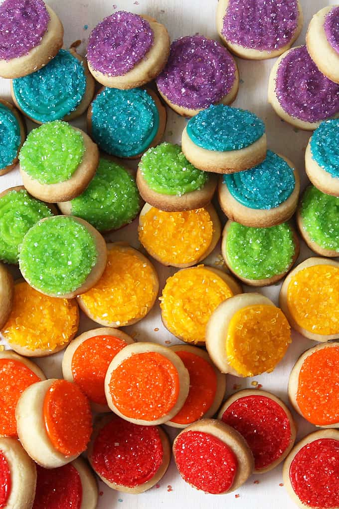 Mini rainbow cookies with sprinkles -- #Rainbowfood #unicornfood #cookies #sprinkles 