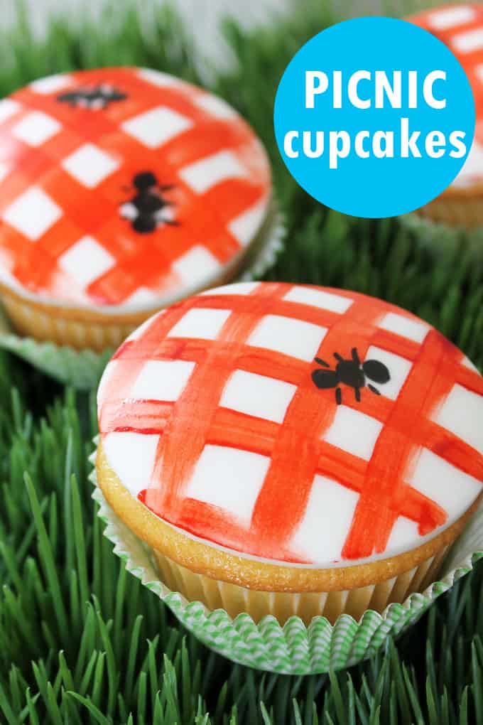 Summer cupcakes idea: Make picnic cupcakes (with ants) using food coloring pens and fondant. #SummerCupcakes #Picnic