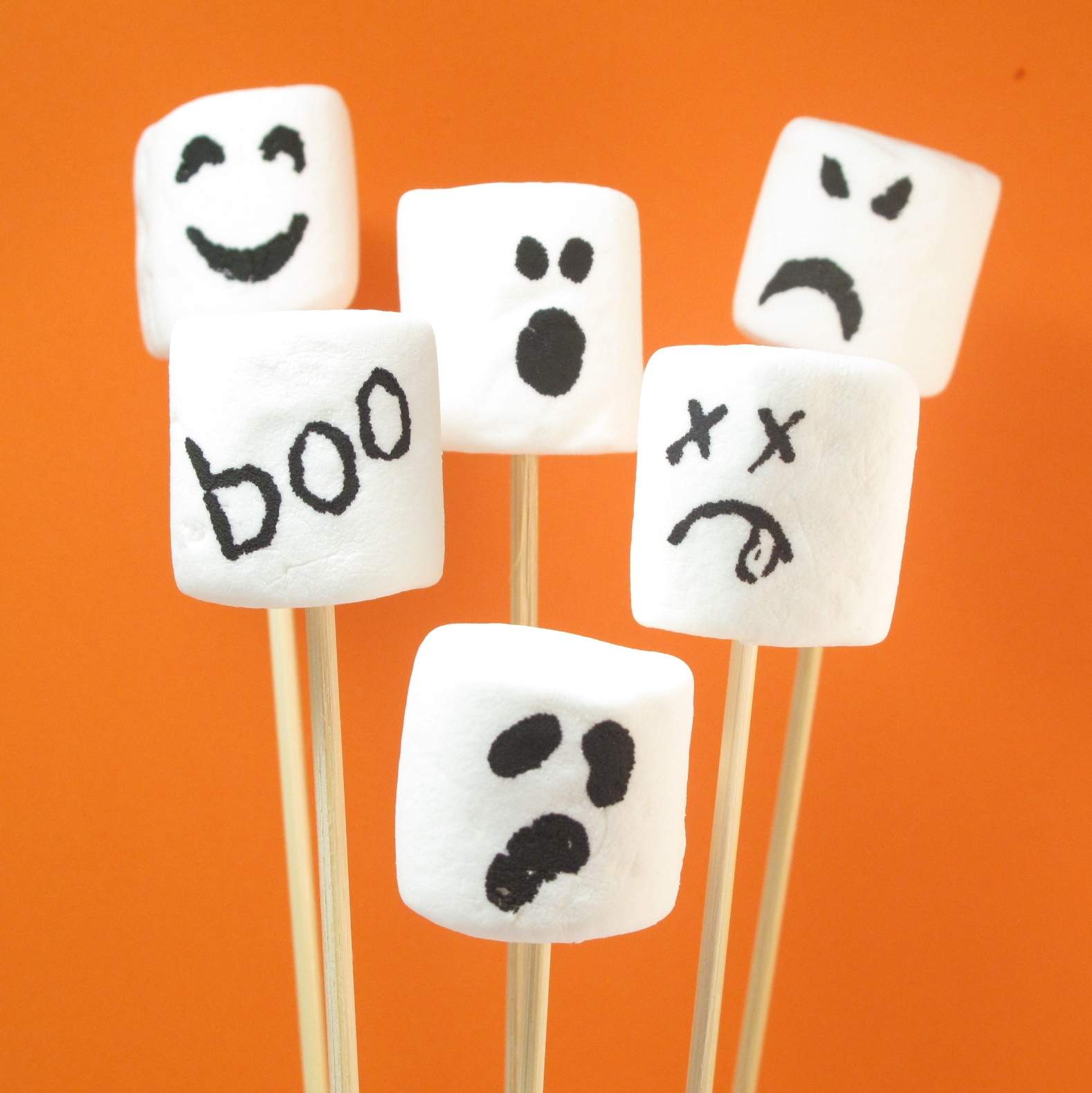 marshmallow ghosts for an easy Halloween treat idea