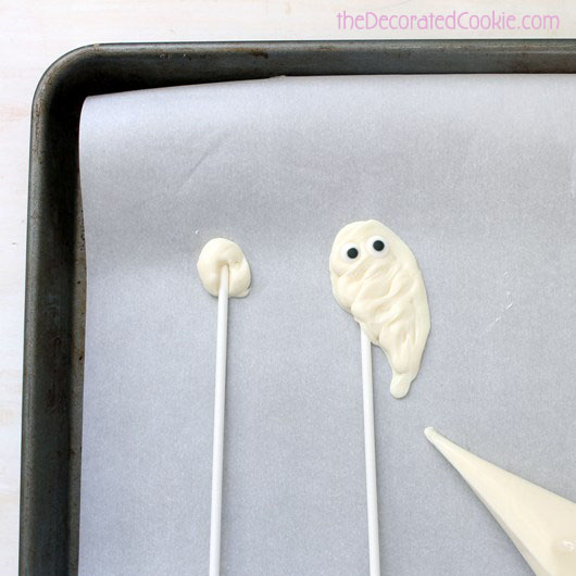 chocolate ghost pops for Halloween 