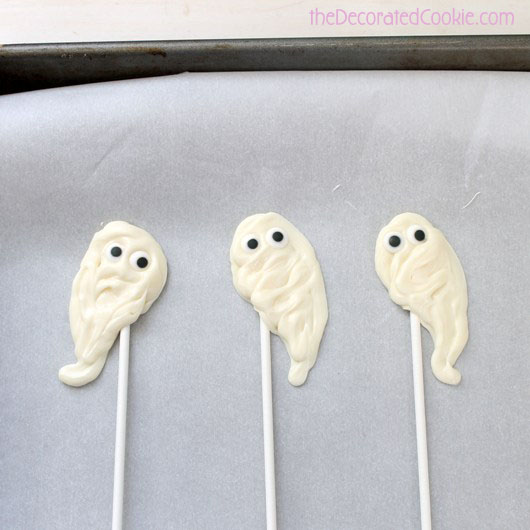 chocolate ghost pops for Halloween 