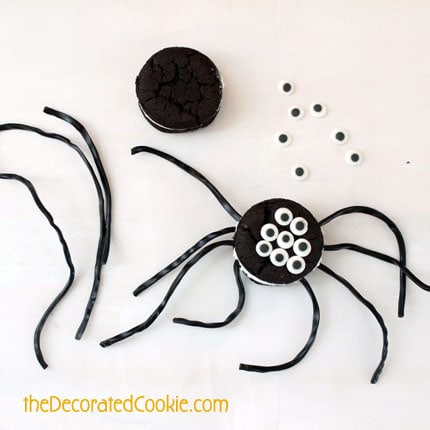 easy Oreo Cakester spiders for halloween 