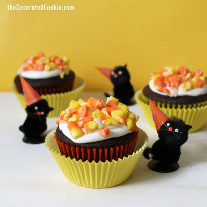 Easy cupcake decorating: Crushed candy corn cupcakes for Halloween. Sweet and simple Halloween cupcake idea for your party.