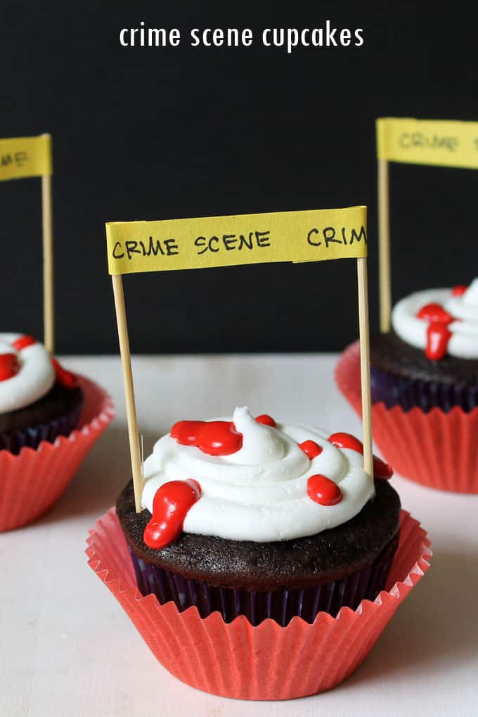 easy crime scene cupcakes for Halloween -- silly Halloween cupcake idea -- fun food for Halloween -- Halloween treats idea #Halloween #cupcakes #funfood #partyfood #crimescene 