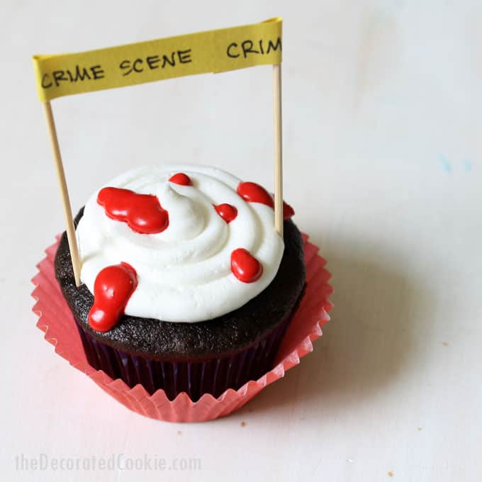 easy crime scene cupcakes for Halloween -- silly Halloween cupcake idea -- fun food for Halloween -- Halloween treats idea #Halloween #cupcakes #funfood #partyfood #crimescene 