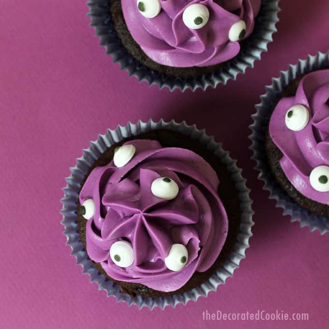 It's easy to turn cupcakes into monster cupcakes for Halloween. Just add candy eyes. An easy Halloween cupcake idea for your party or classroom treat. #halloween #cupcakes #candyeyes #purple #monstercupcakes #partyfood #funfood #monsterparty 